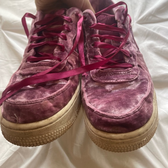 Nike Pink Velvet sneakers! - Picture 5 of 5